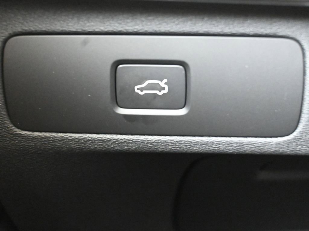 New 2026 Volvo XC90 B6 Plus w/ Protection Package Premier image 27