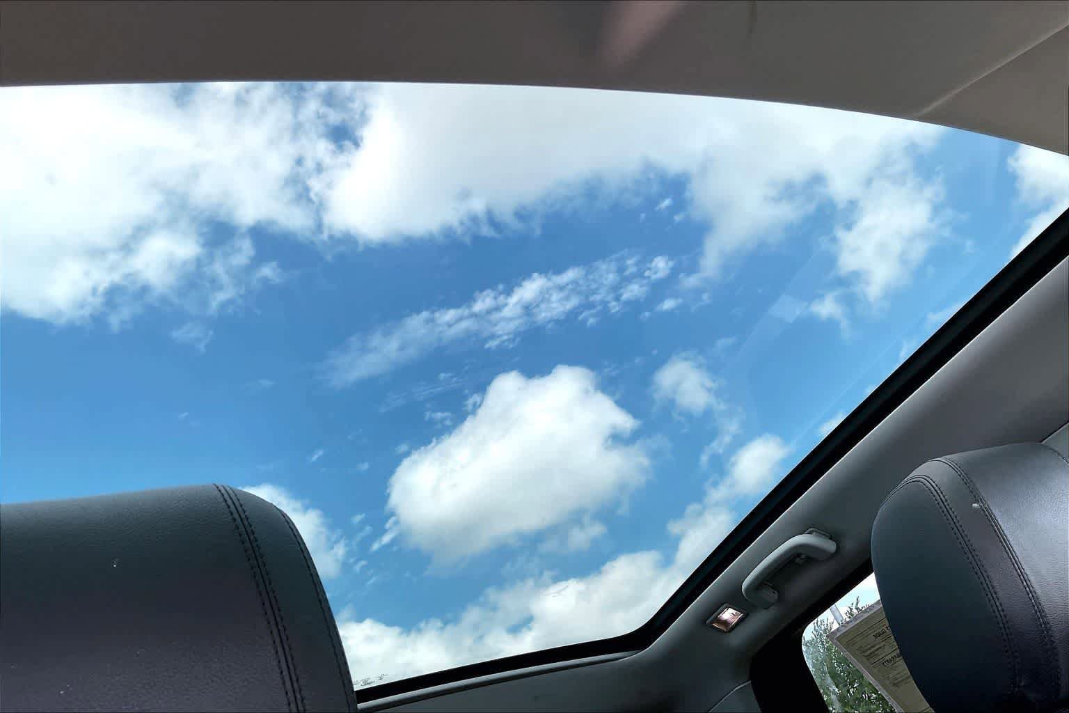 Used 2016 Land Rover Discovery Sport HSE AWD/4WD image 29