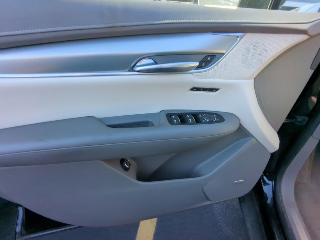 Used 2018 Cadillac XT5 Premium Luxury FWD image 8