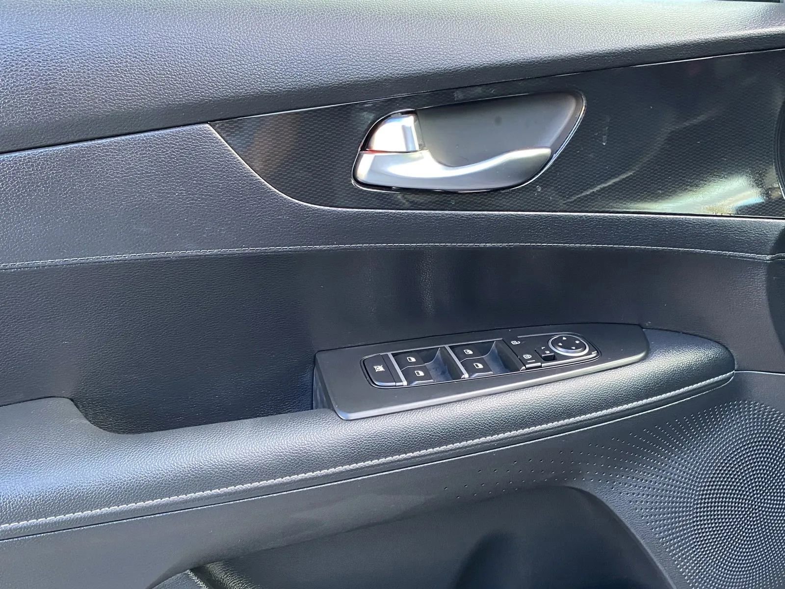 Used 2024 Kia Forte GT-Line image 12