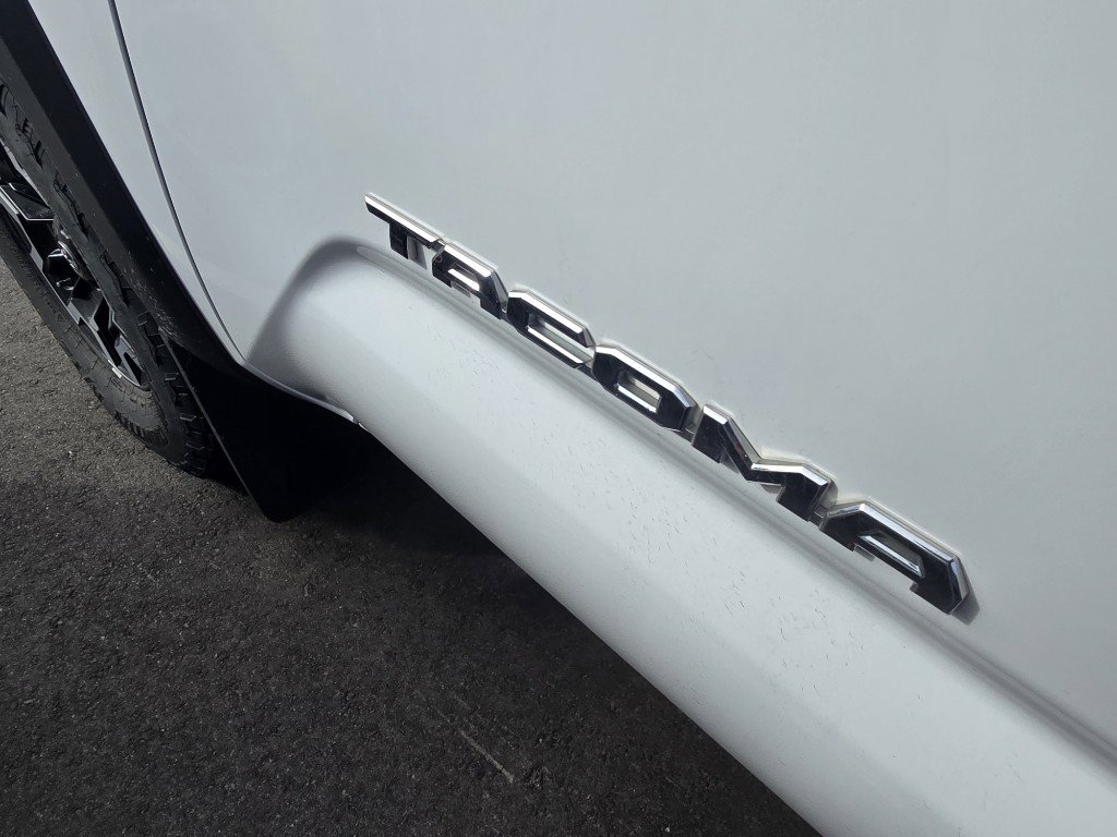 Used 2020 Toyota Tacoma TRD Off-Road image 11