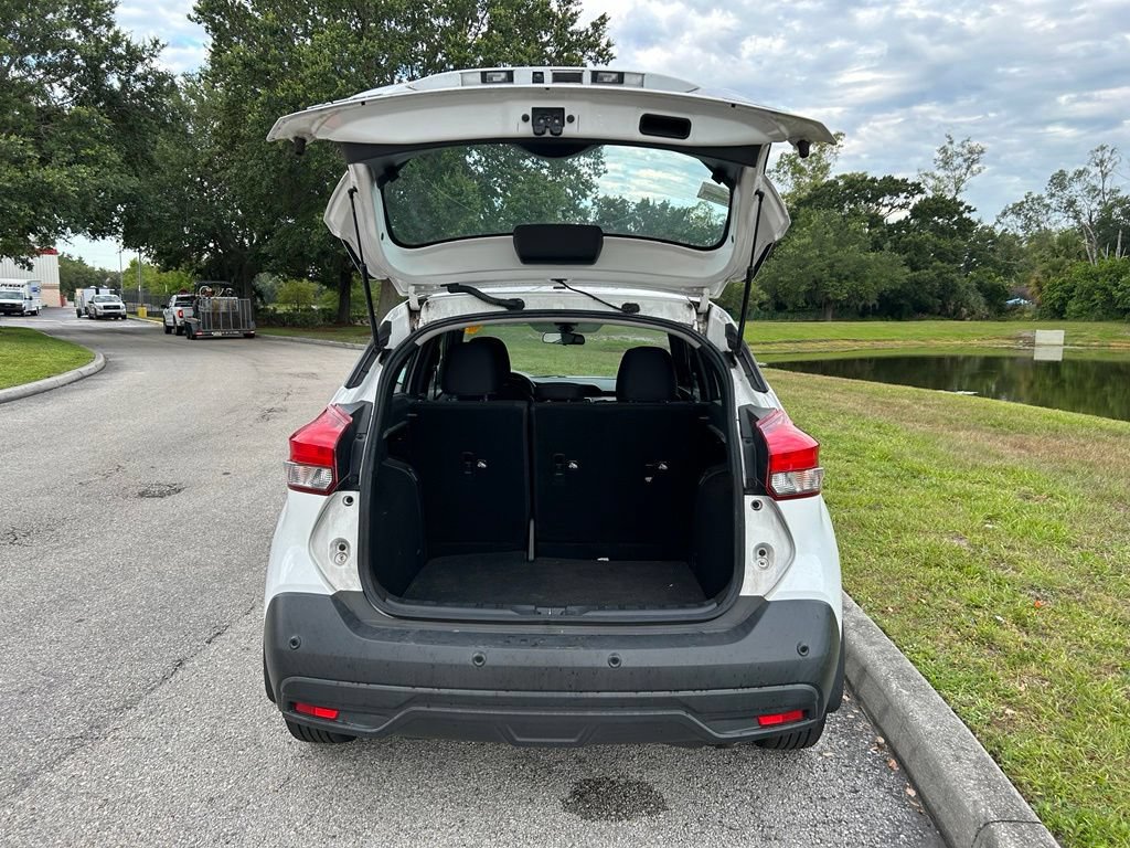 Used 2020 Nissan Kicks S FWD image 11