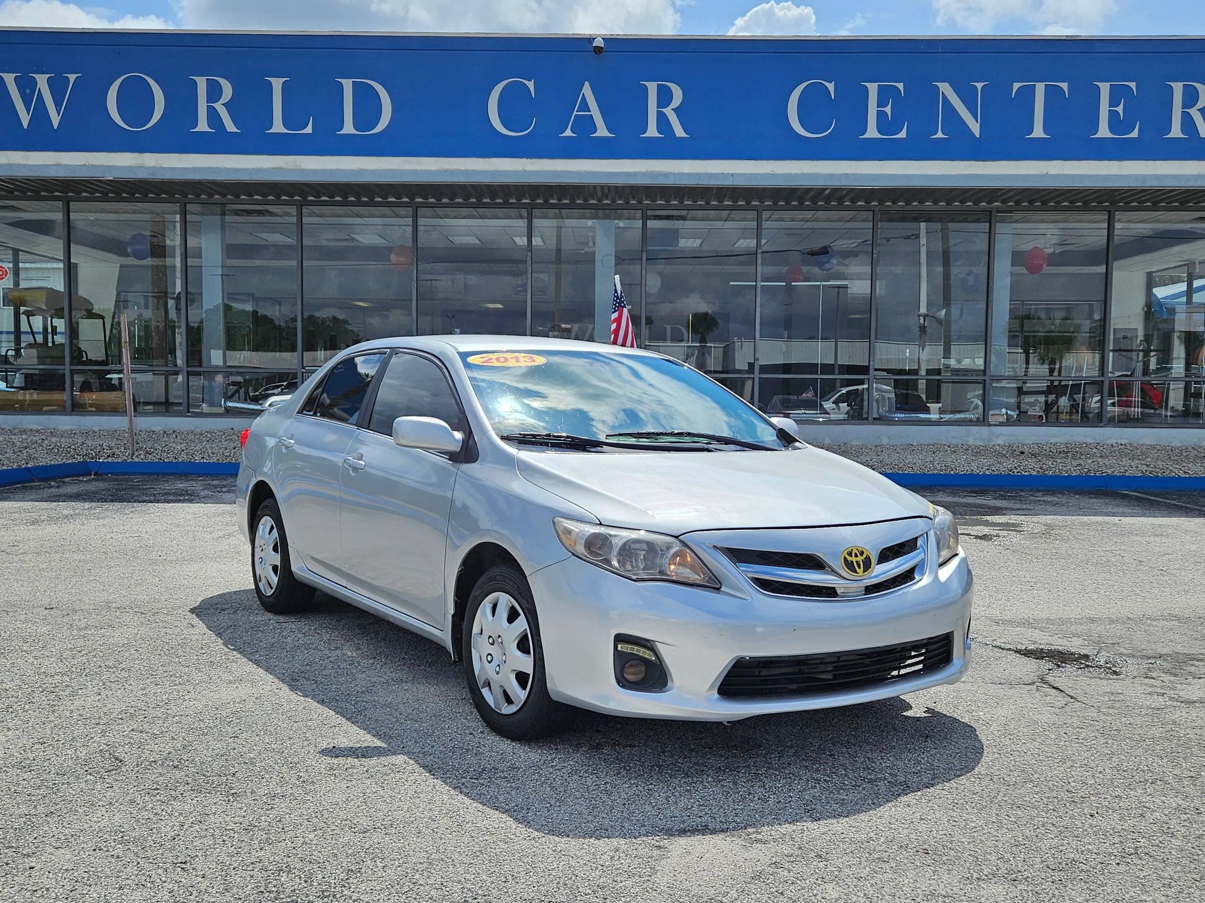 Used 2013 Toyota Corolla LE FWD image 1