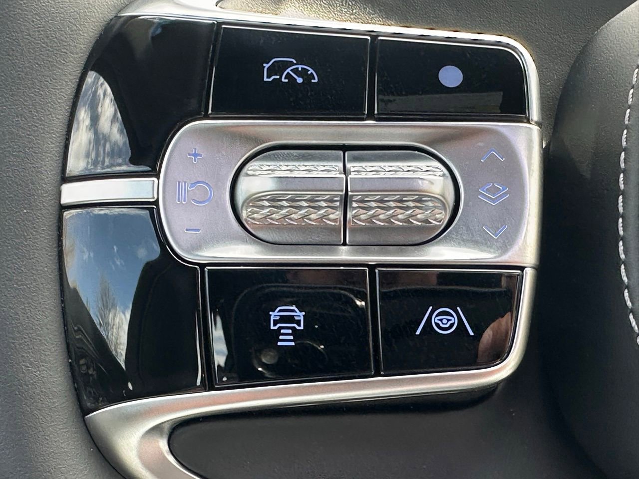 Used 2025 Genesis G90 3.5T image 29