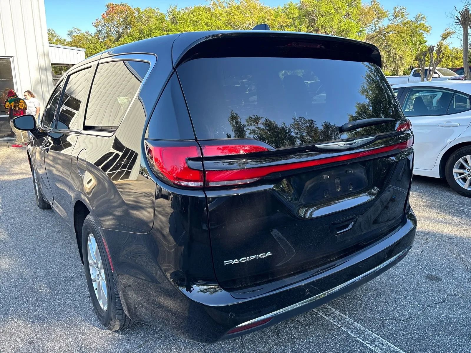Used 2025 Chrysler Pacifica Select FWD image 7