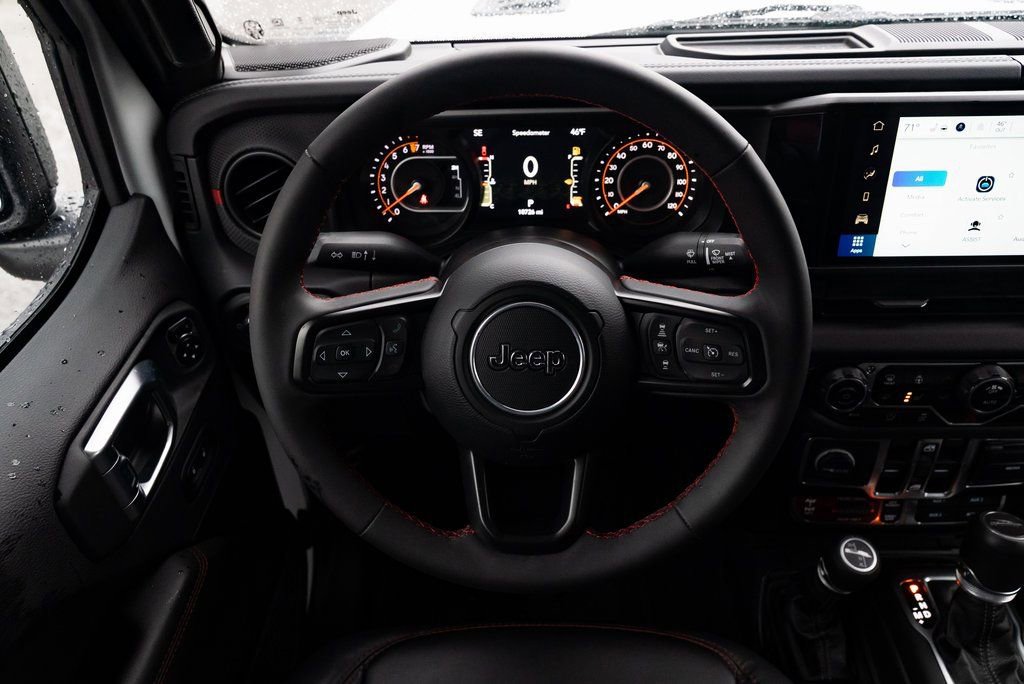 Used 2024 Jeep Gladiator Rubicon w/ Convenience Group image 11