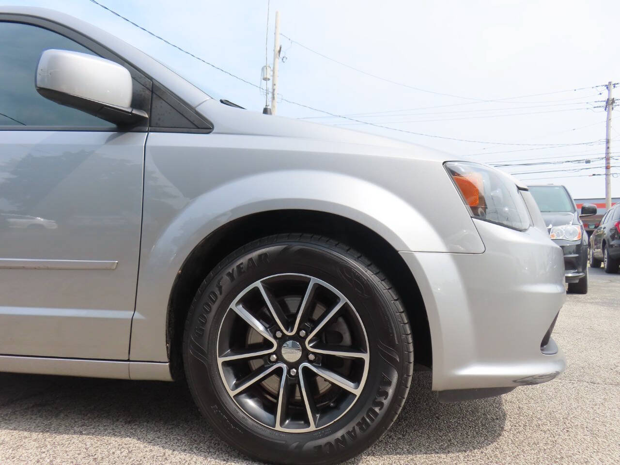 Used 2016 Dodge Grand Caravan R/T FWD image 21