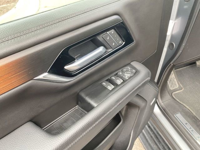 Used 2025 GMC Yukon XL Denali AWD/4WD image 23