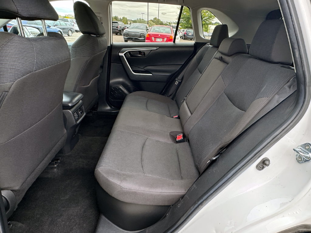 Used 2022 Toyota RAV4 LE AWD/4WD image 34