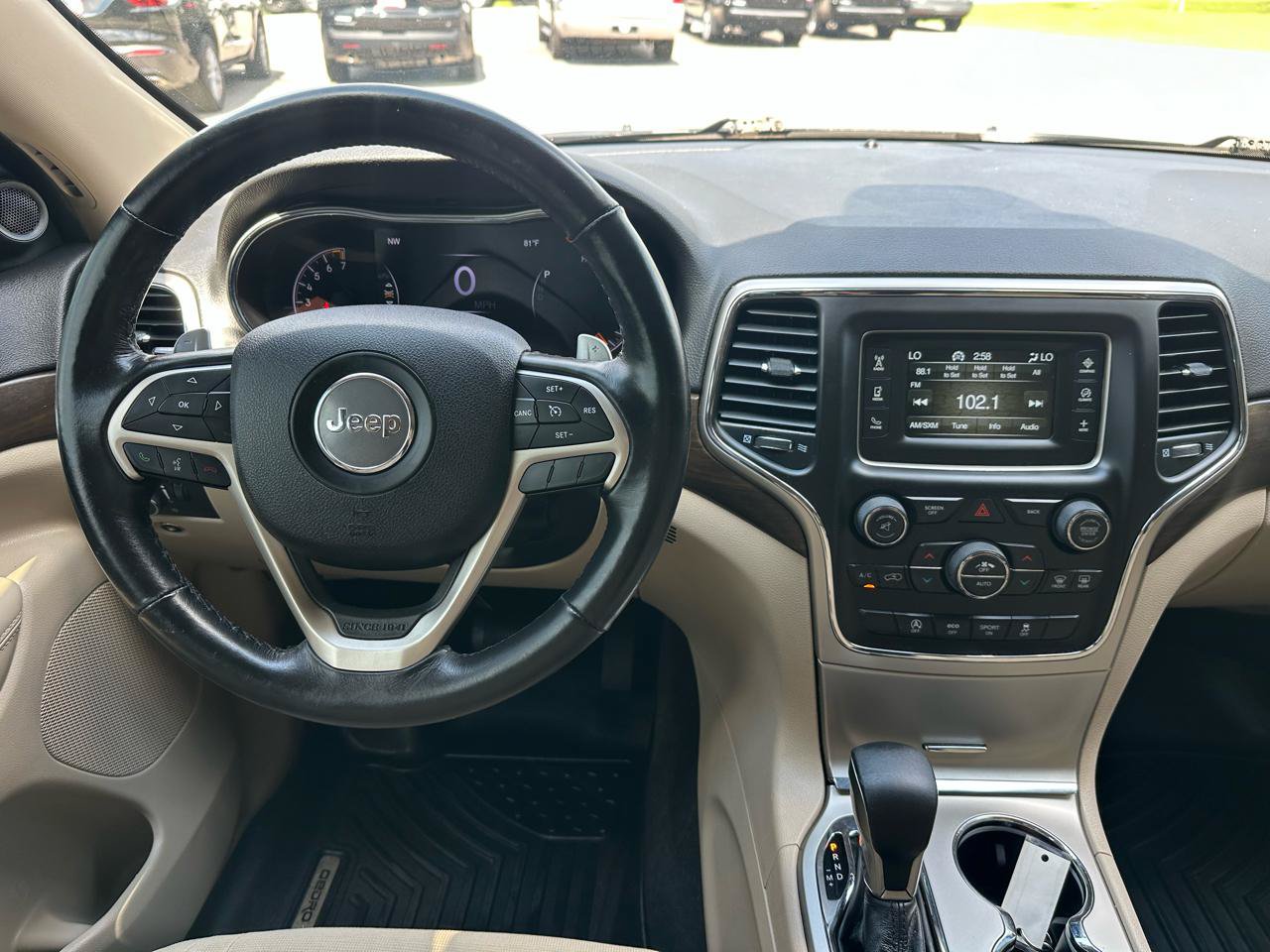 Used 2016 Jeep Grand Cherokee Laredo w/ Quick Order Package 23E AWD/4WD image 3