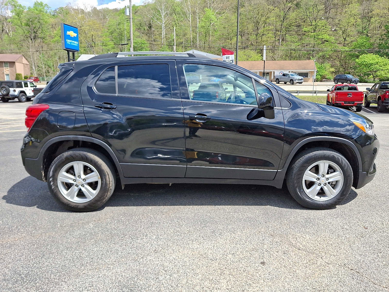 Used 2022 Chevrolet Trax LT w/ LT Convenience Package AWD/4WD image 7