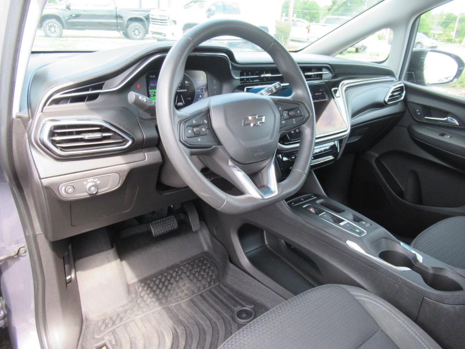 Used 2023 Chevrolet Bolt LT FWD image 17