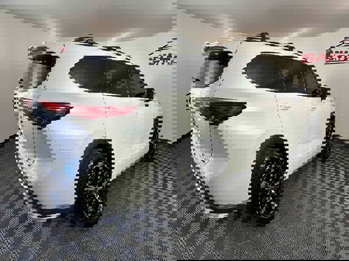 Used 2022 Toyota Highlander XSE image 5