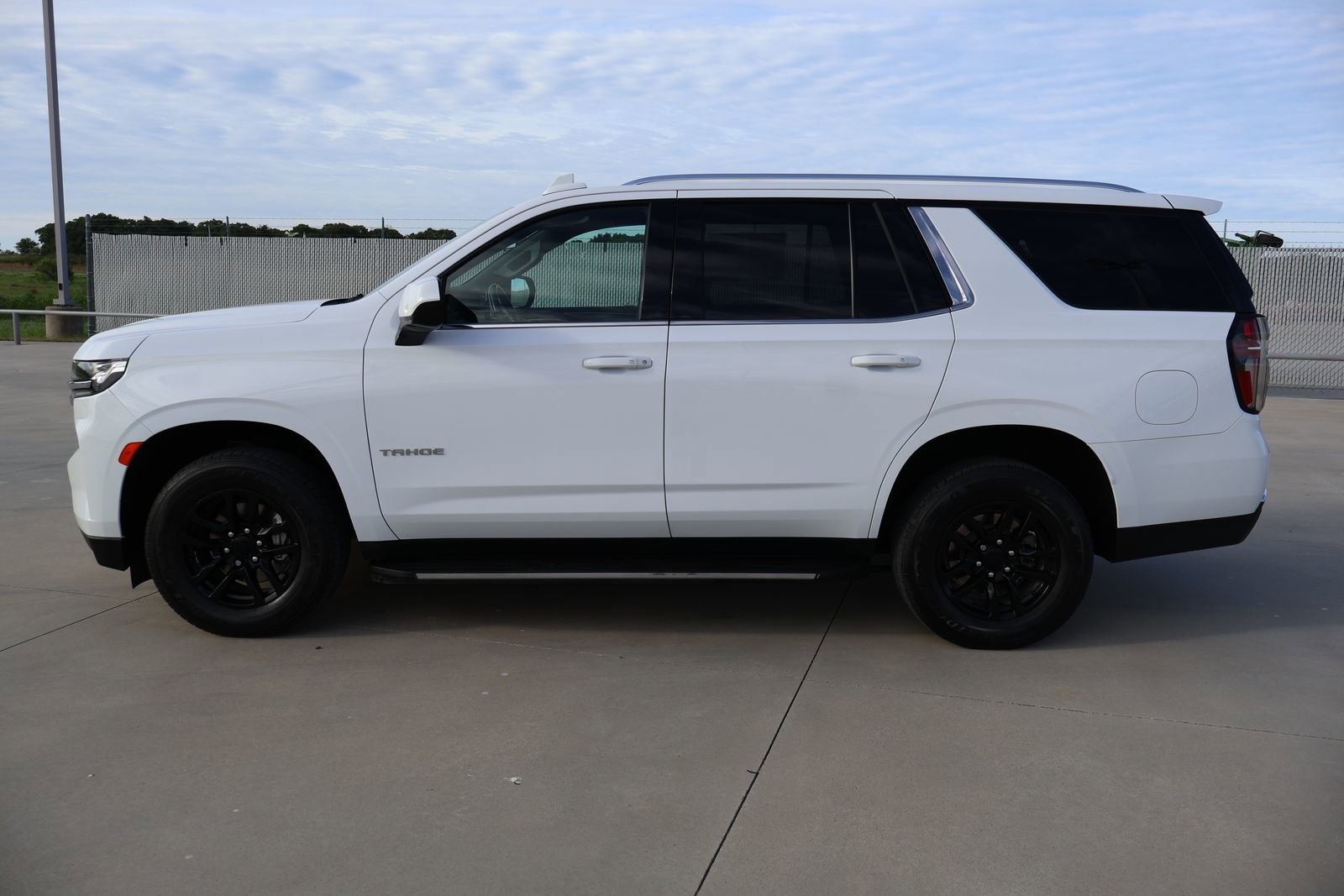 Used 2021 Chevrolet Tahoe LS RWD image 2