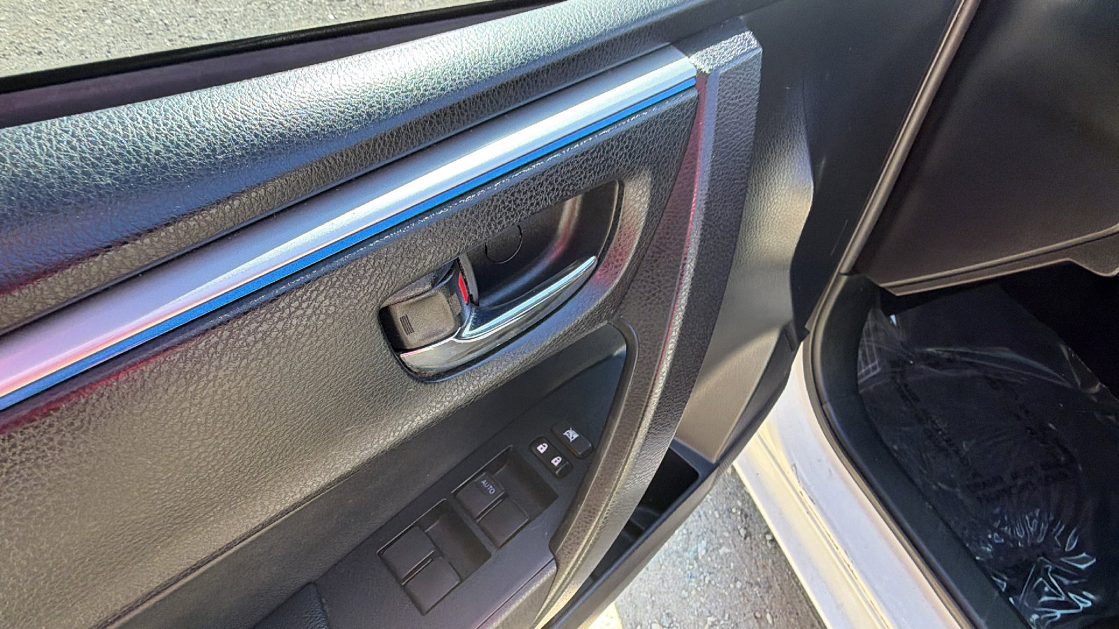 Used 2015 Toyota Corolla S image 15