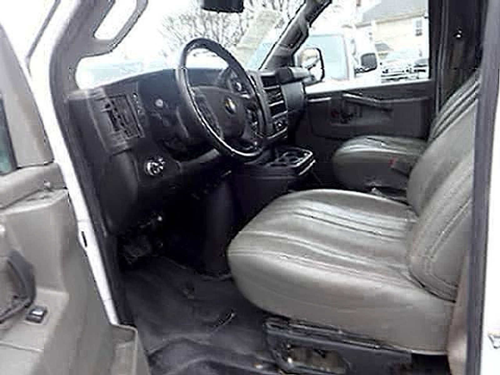 Used 2021 Chevrolet Express 2500 w/ Driver Convenience Package image 7