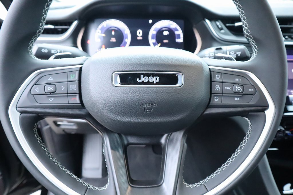 New 2025 Jeep Grand Cherokee Laredo image 3