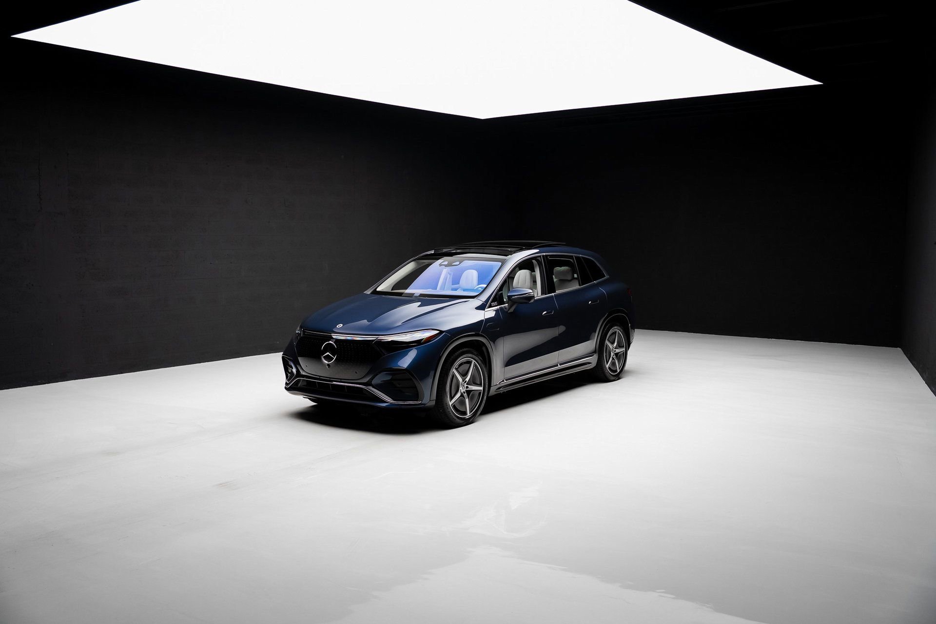 Used 2023 Mercedes-Benz EQS 450+ 4MATIC SUV w/ AMG Line Exterior Package image 75