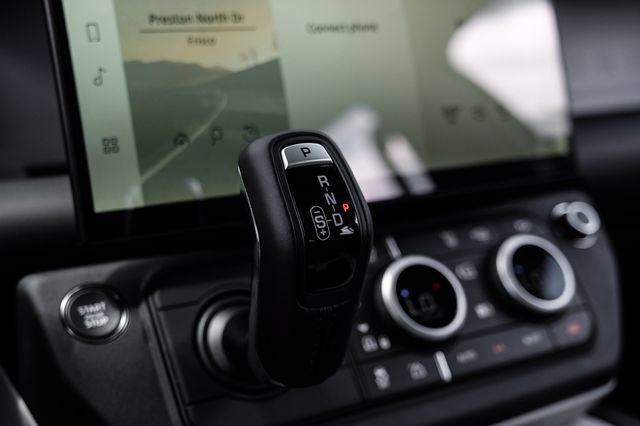 New 2026 Land Rover Defender 110 X-Dynamic SE AWD/4WD image 32
