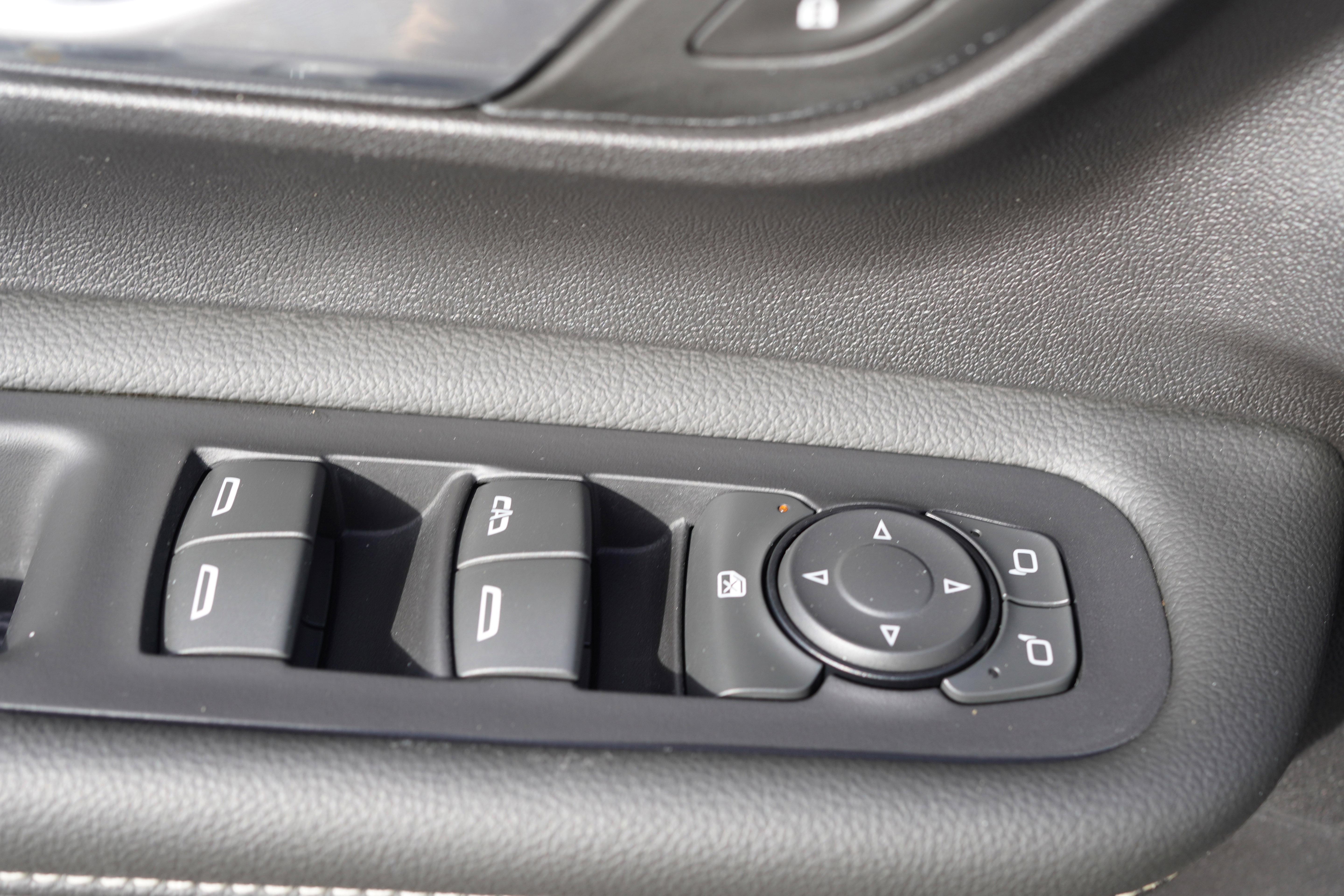 Used 2024 GMC Terrain Denali w/ Denali Premium Package image 31