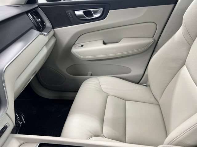 Used 2024 Volvo XC60 B5 Core w/ Protection Package Premier AWD/4WD image 20