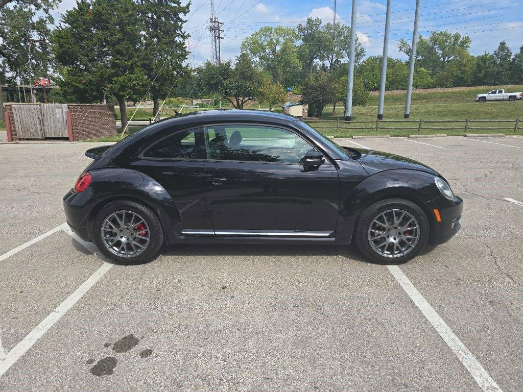 Used 2012 Volkswagen Beetle 2.0T image 4