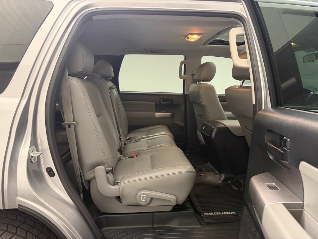 Used 2018 Toyota Sequoia SR5 AWD/4WD image 27