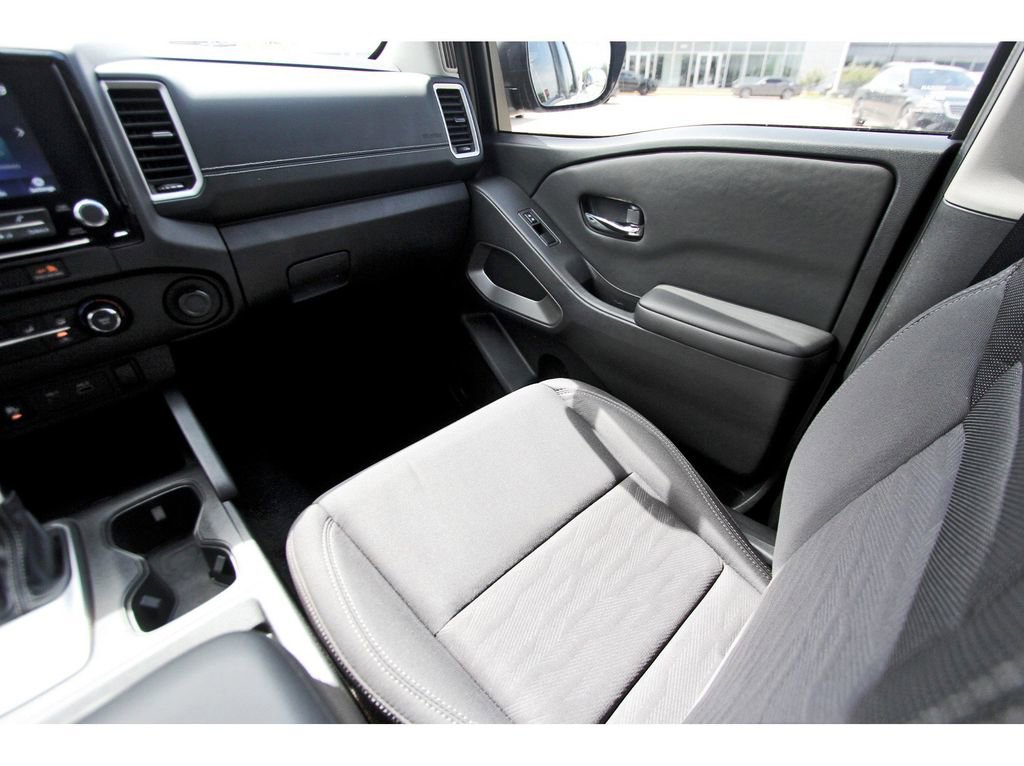 Used 2024 Nissan Frontier SV w/ Technology Package image 8