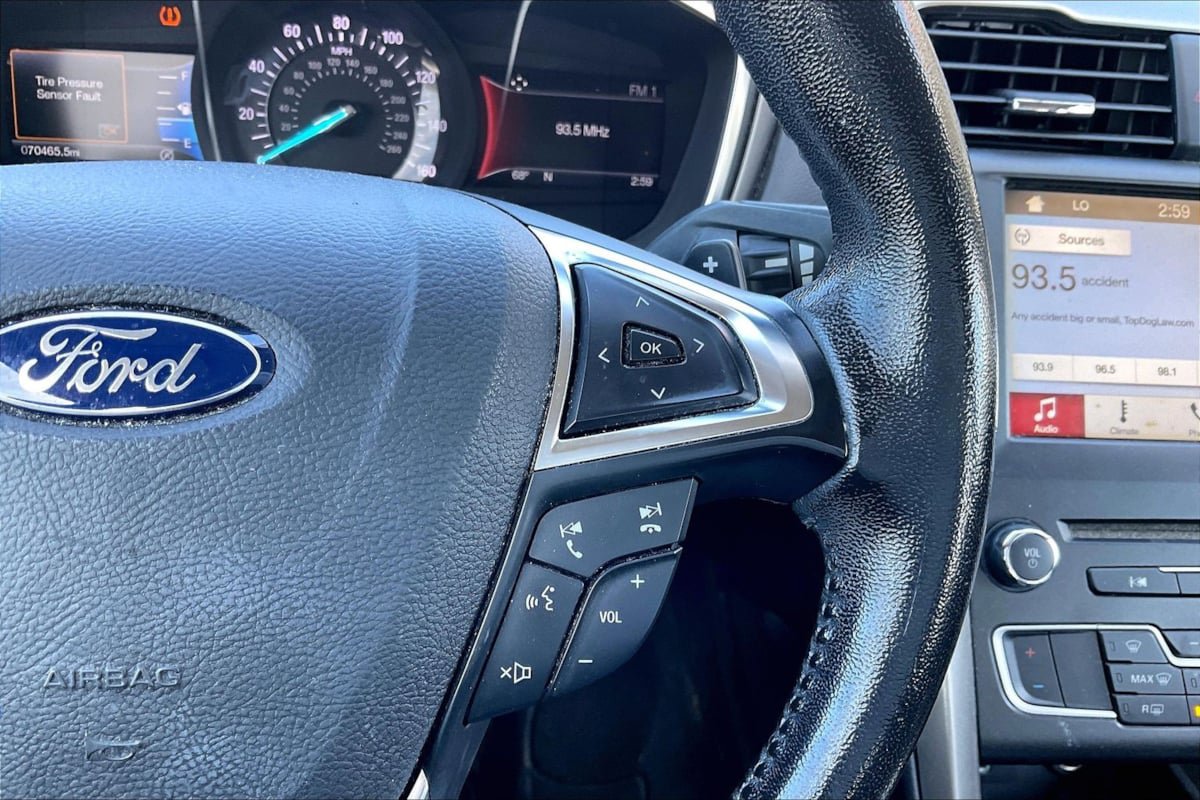 Used 2017 Ford Fusion SE w/ Equipment Group 201A FWD image 19