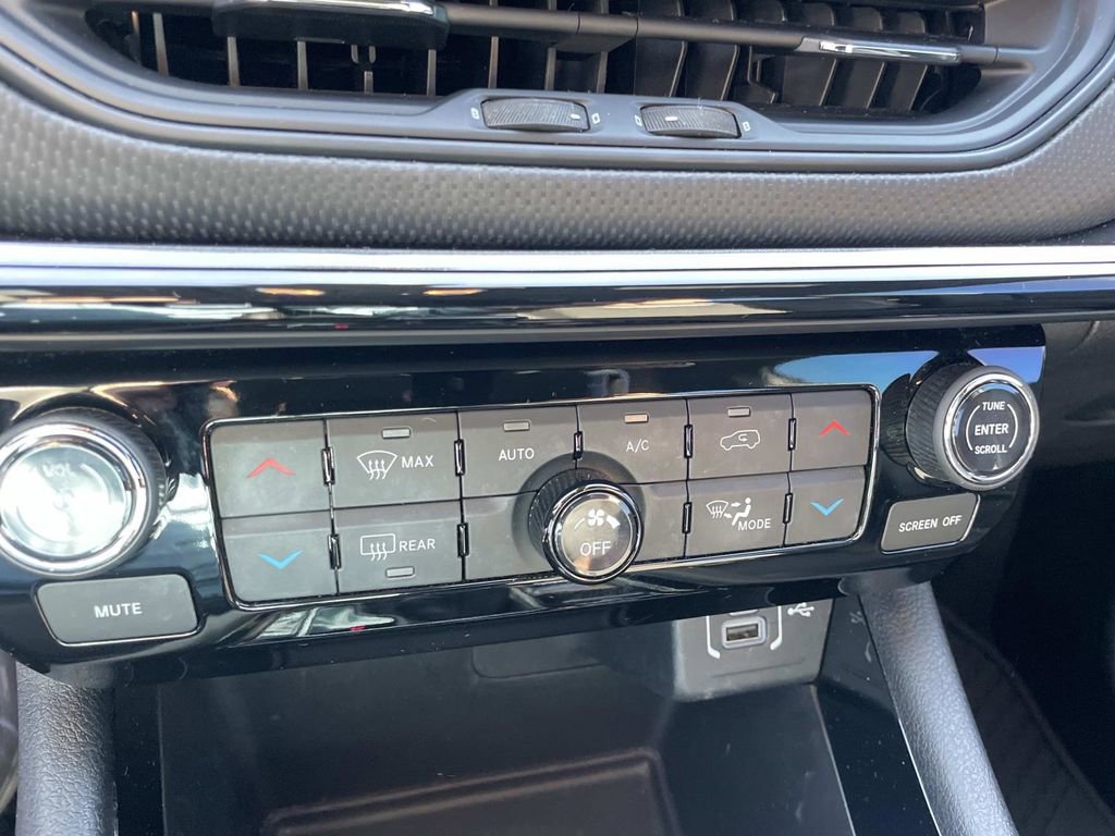 Used 2024 Jeep Compass Latitude w/ Convenience Group image 18