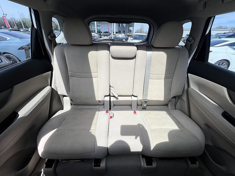 Used 2015 Nissan Rogue SV w/ SV Moonroof Package image 28