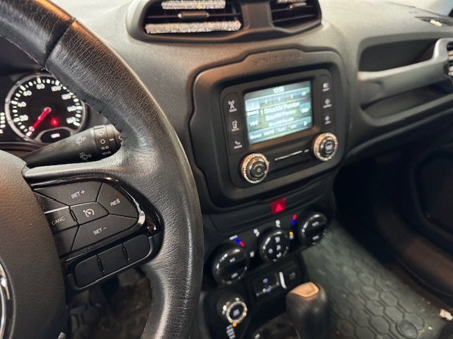 Used 2016 Jeep Renegade Latitude image 4