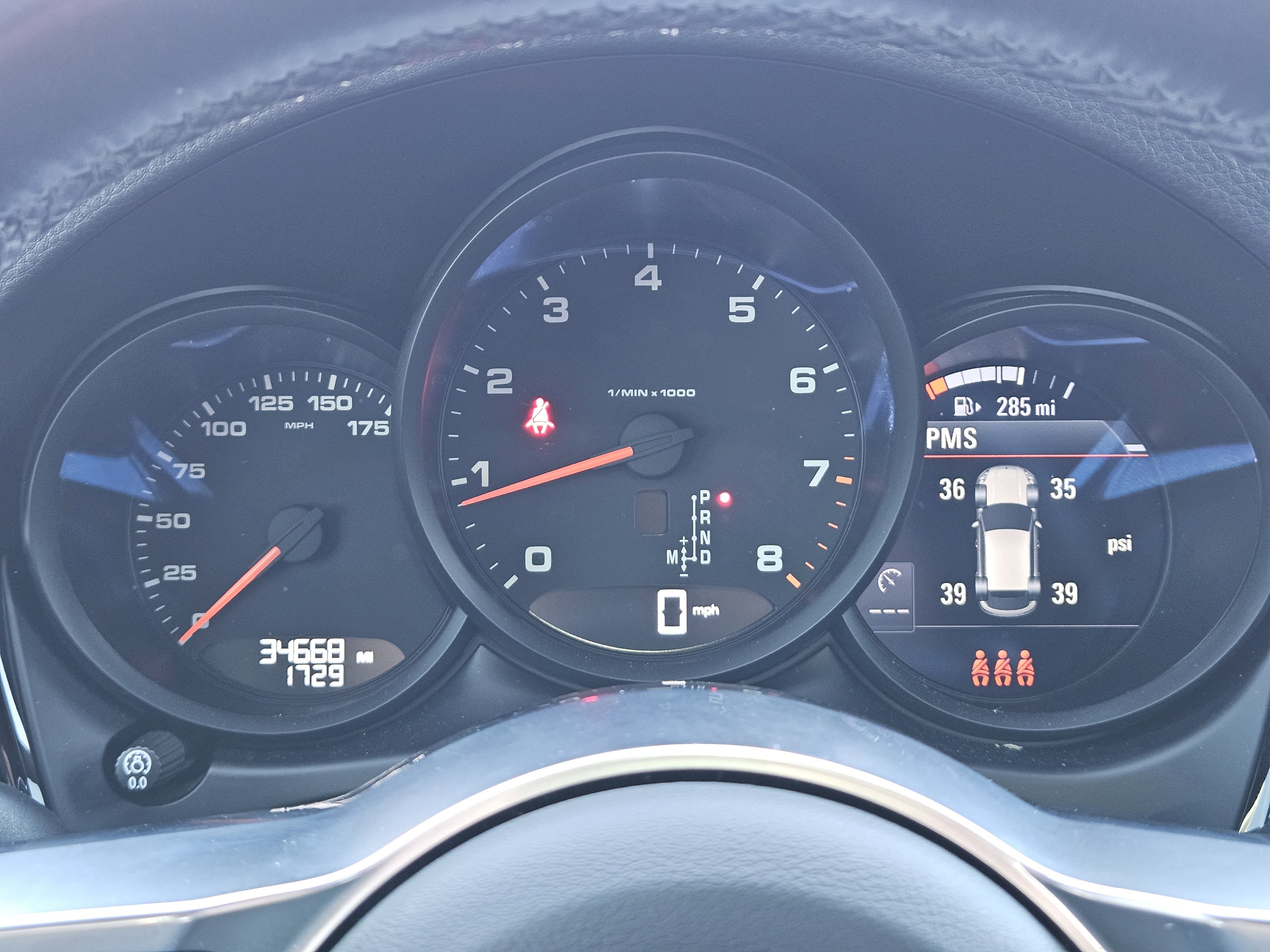 Certified 2021 Porsche Macan image 16