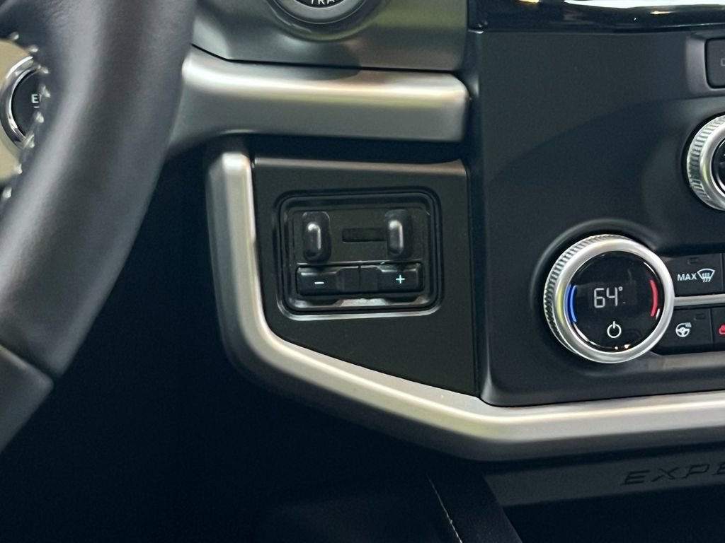 Used 2024 Ford Expedition XLT image 27