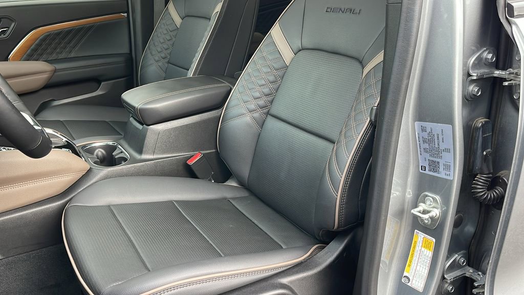 Used 2024 GMC Canyon Denali image 11