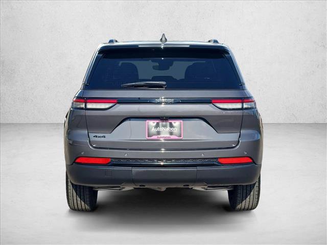 Used 2024 Jeep Grand Cherokee Altitude AWD/4WD image 7