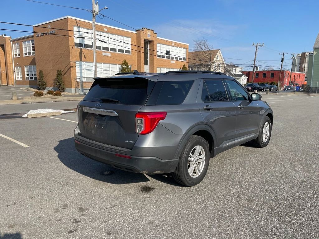 Used 2022 Ford Explorer XLT AWD/4WD image 5