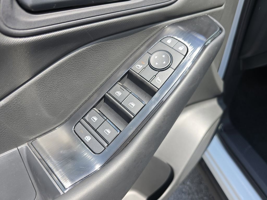 Used 2025 Nissan Rogue S image 25