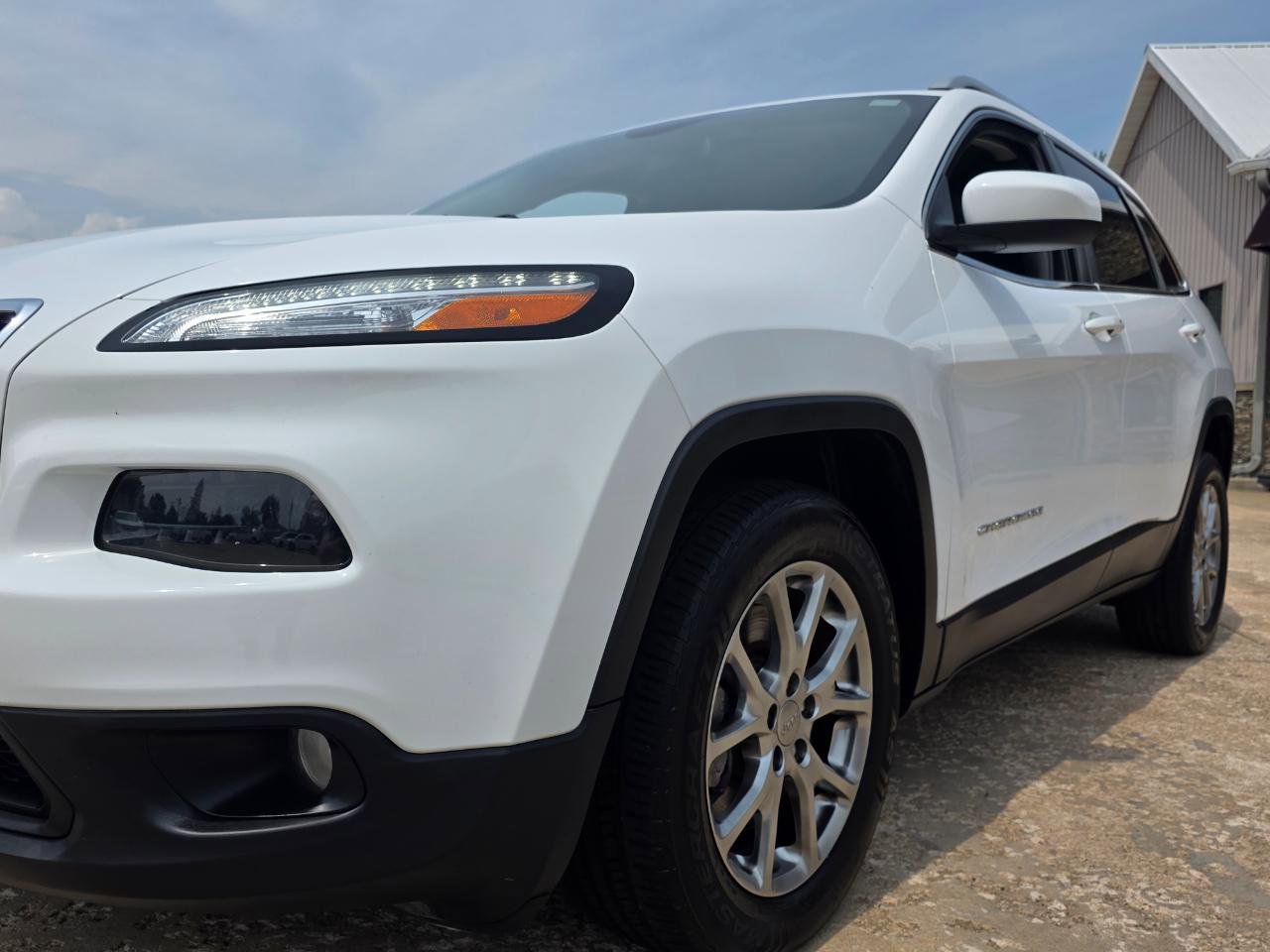 Used 2018 Jeep Cherokee Latitude Plus FWD image 27