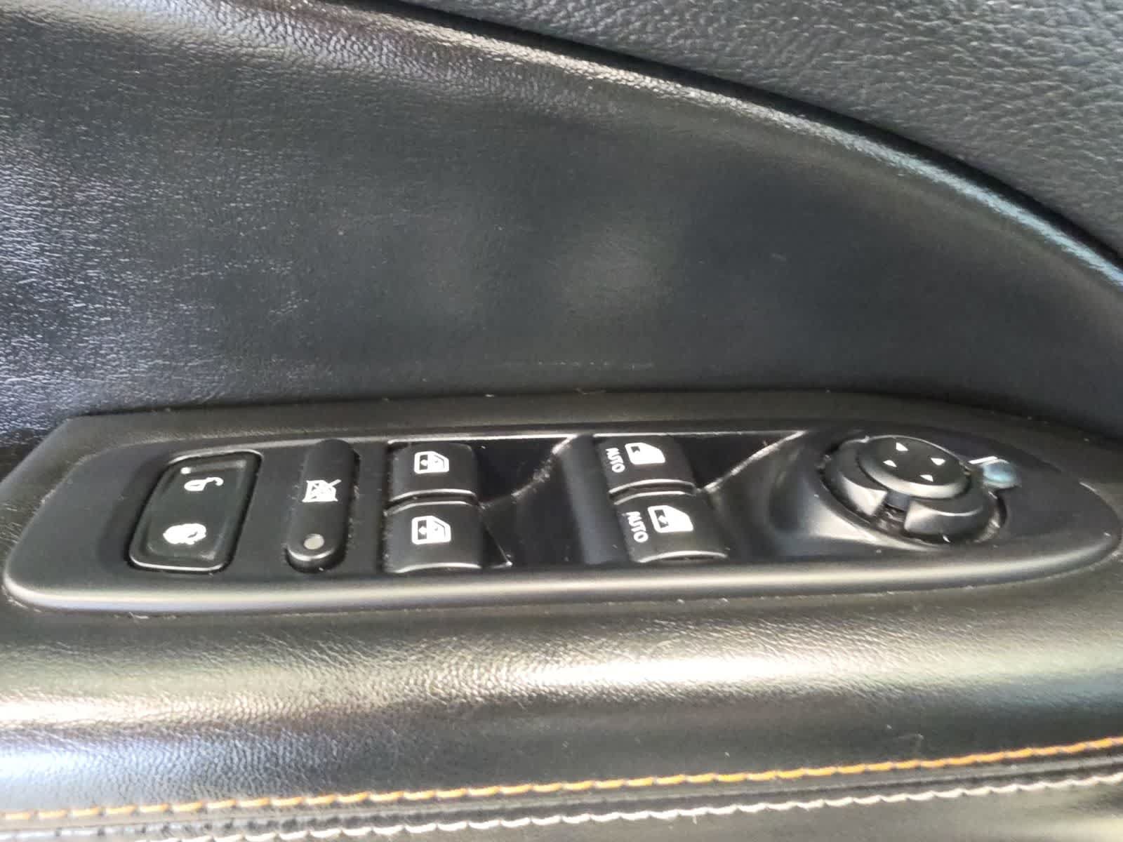 Used 2018 Jeep Compass Latitude w/ Popular Equipment Group FWD image 16