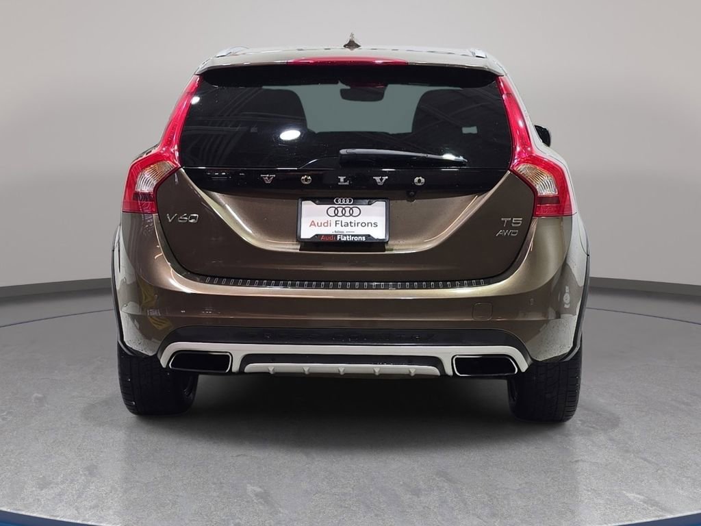 Used 2016 Volvo V60 T5 Cross Country w/ Convenience Package image 7