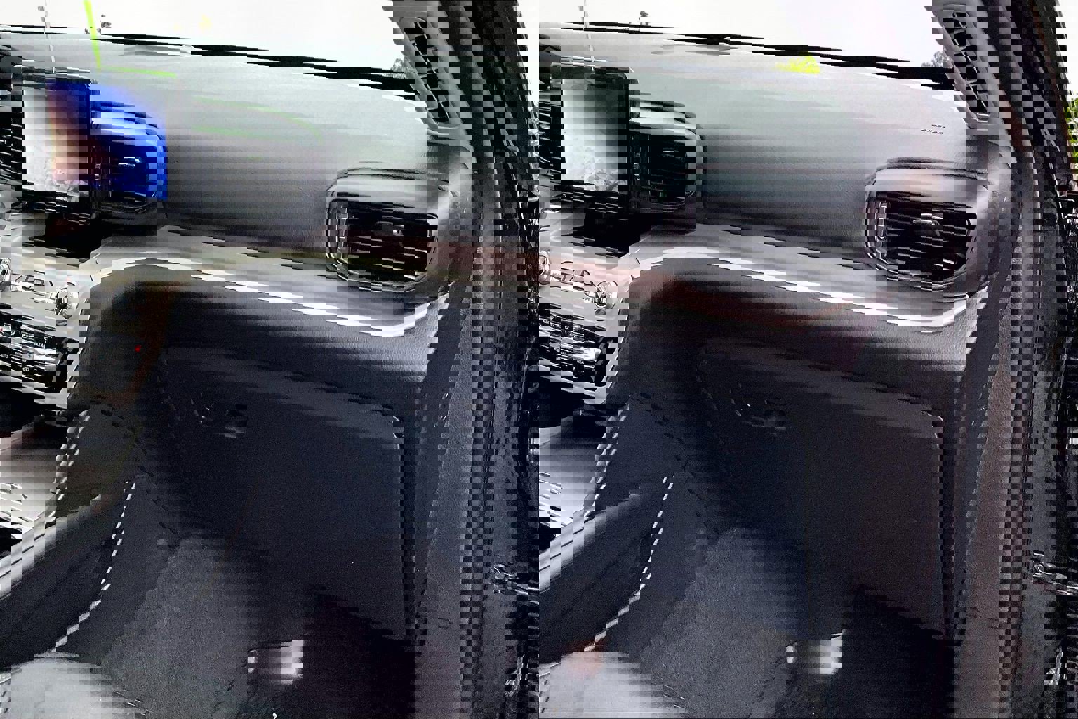 Used 2024 Ford Explorer XLT image 17