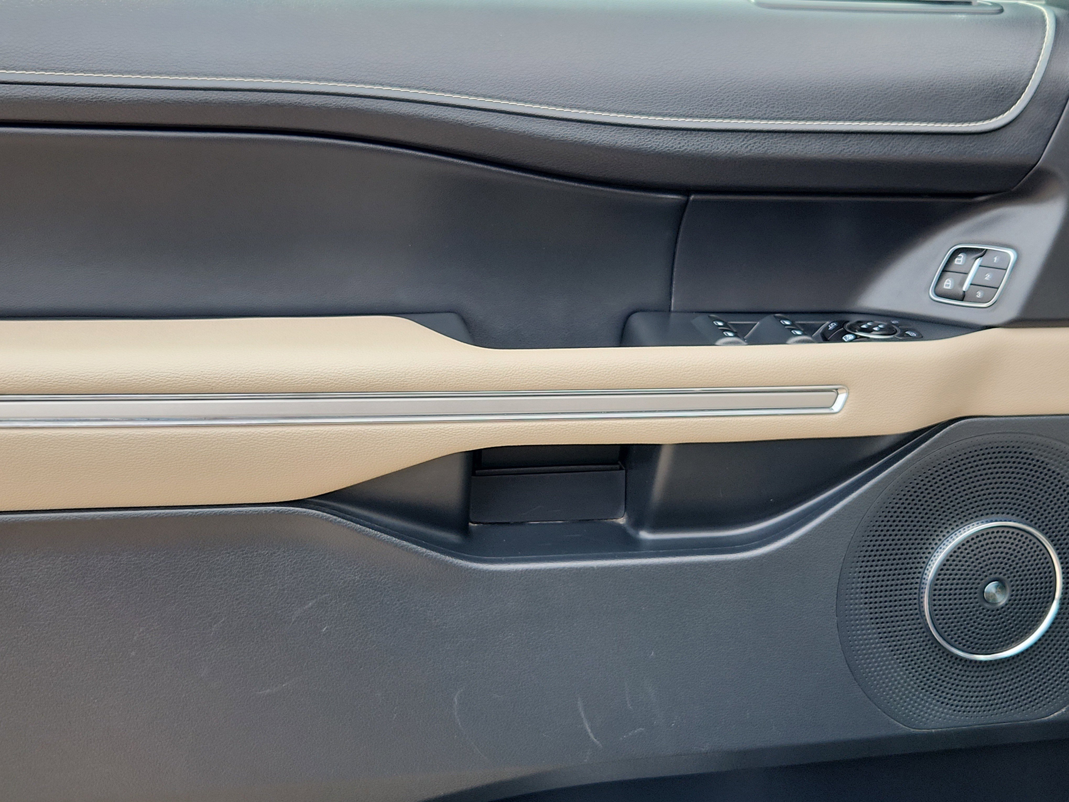 Used 2023 Ford Expedition Limited image 6