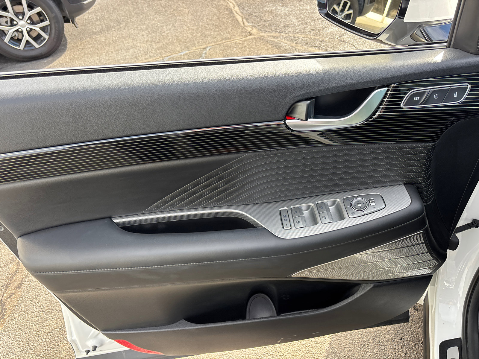 Used 2025 Hyundai Palisade Calligraphy image 11