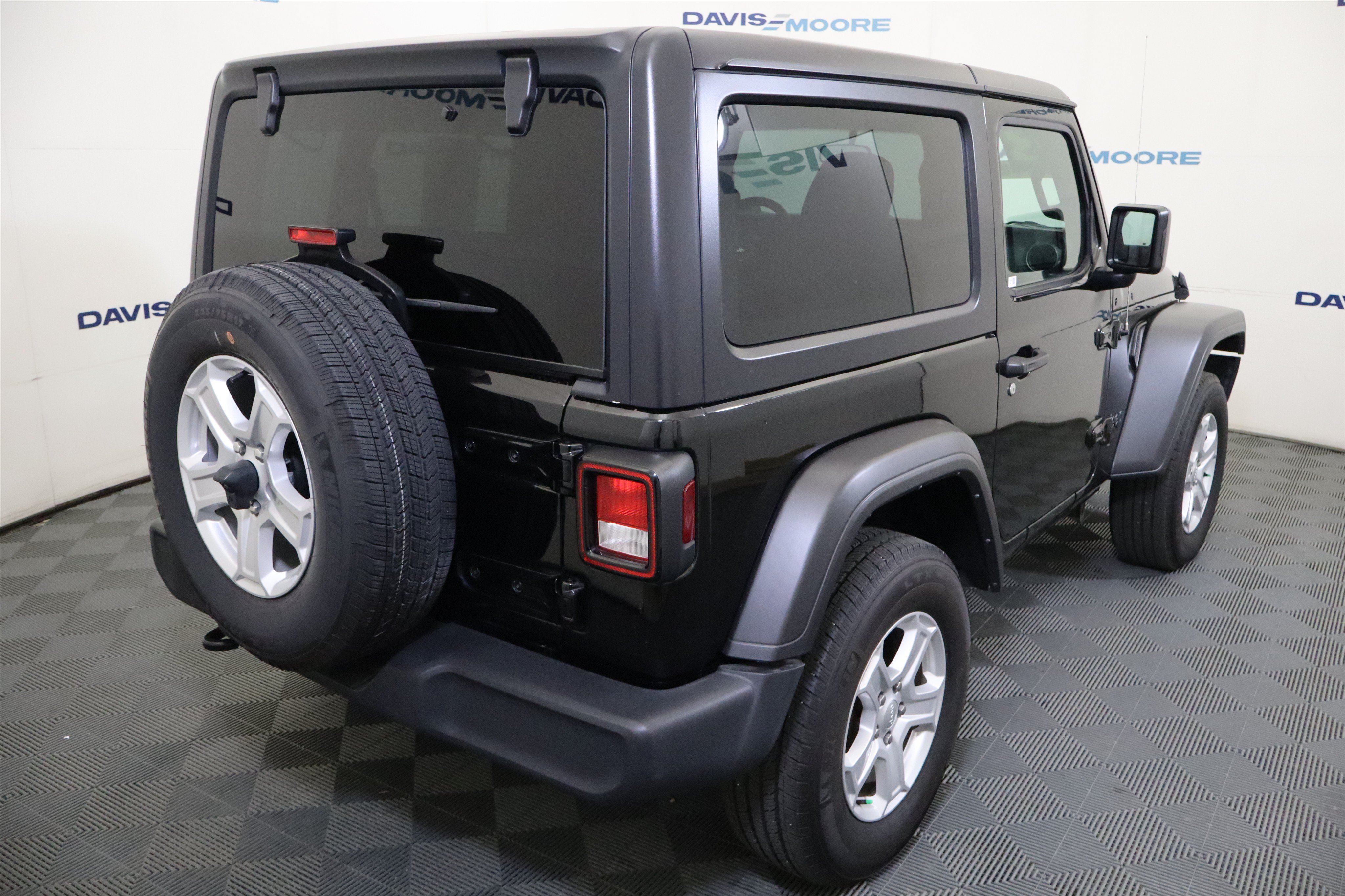 Used 2023 Jeep Wrangler Sport AWD/4WD image 6