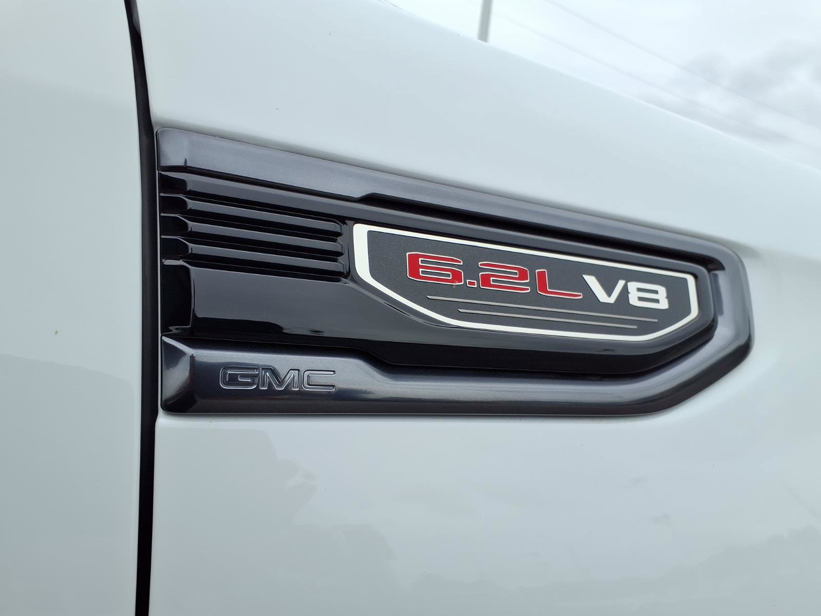 Used 2024 GMC Sierra 1500 AT4 w/ Technology Package AWD/4WD image 2