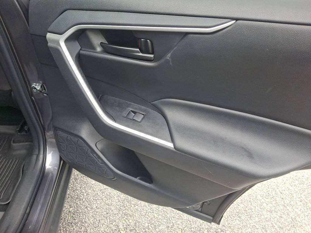 Used 2023 Toyota RAV4 LE AWD/4WD image 14