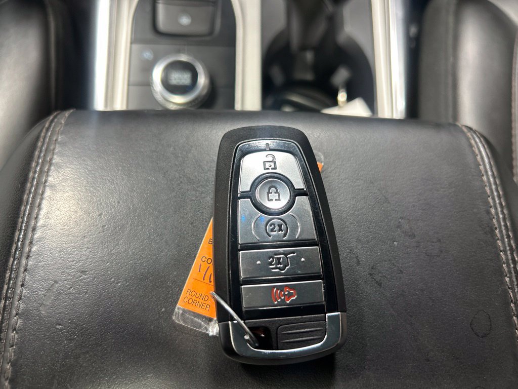 Used 2022 Ford Explorer Platinum w/ Equipment Group 601A AWD/4WD image 18