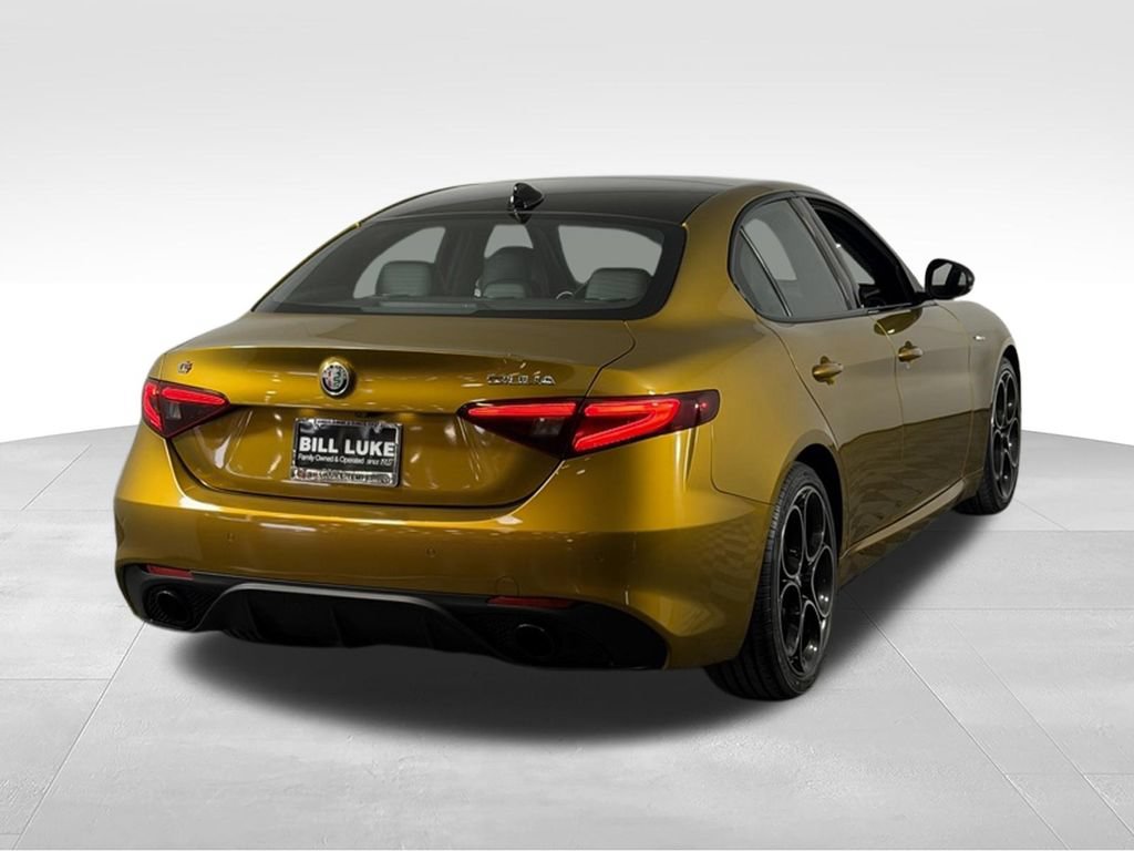 Used 2023 Alfa Romeo Giulia Veloce RWD image 5
