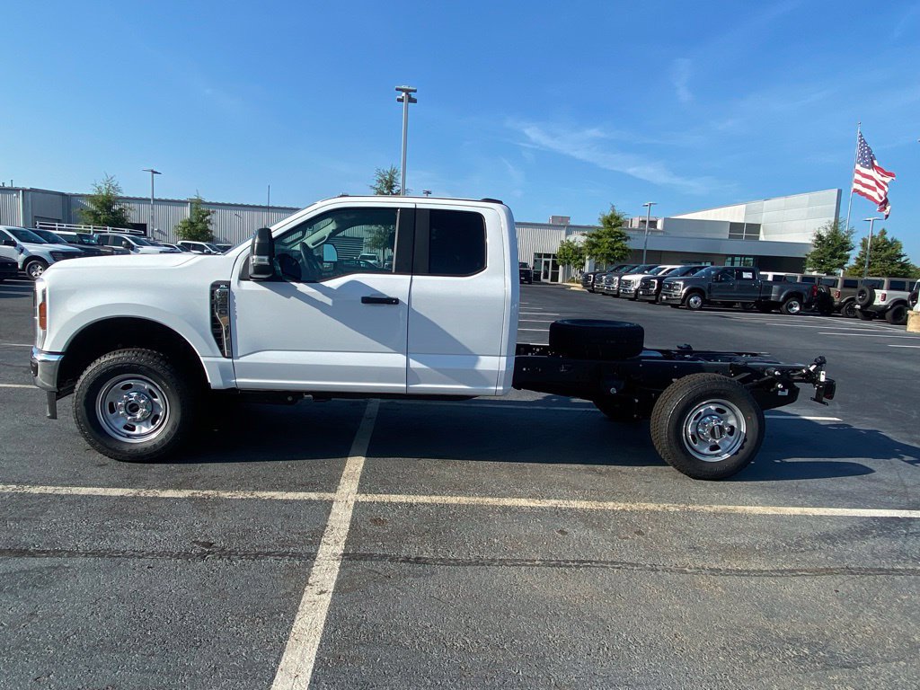 New 2026 Ford F350 XL w/ XL Chrome Package AWD/4WD image 4